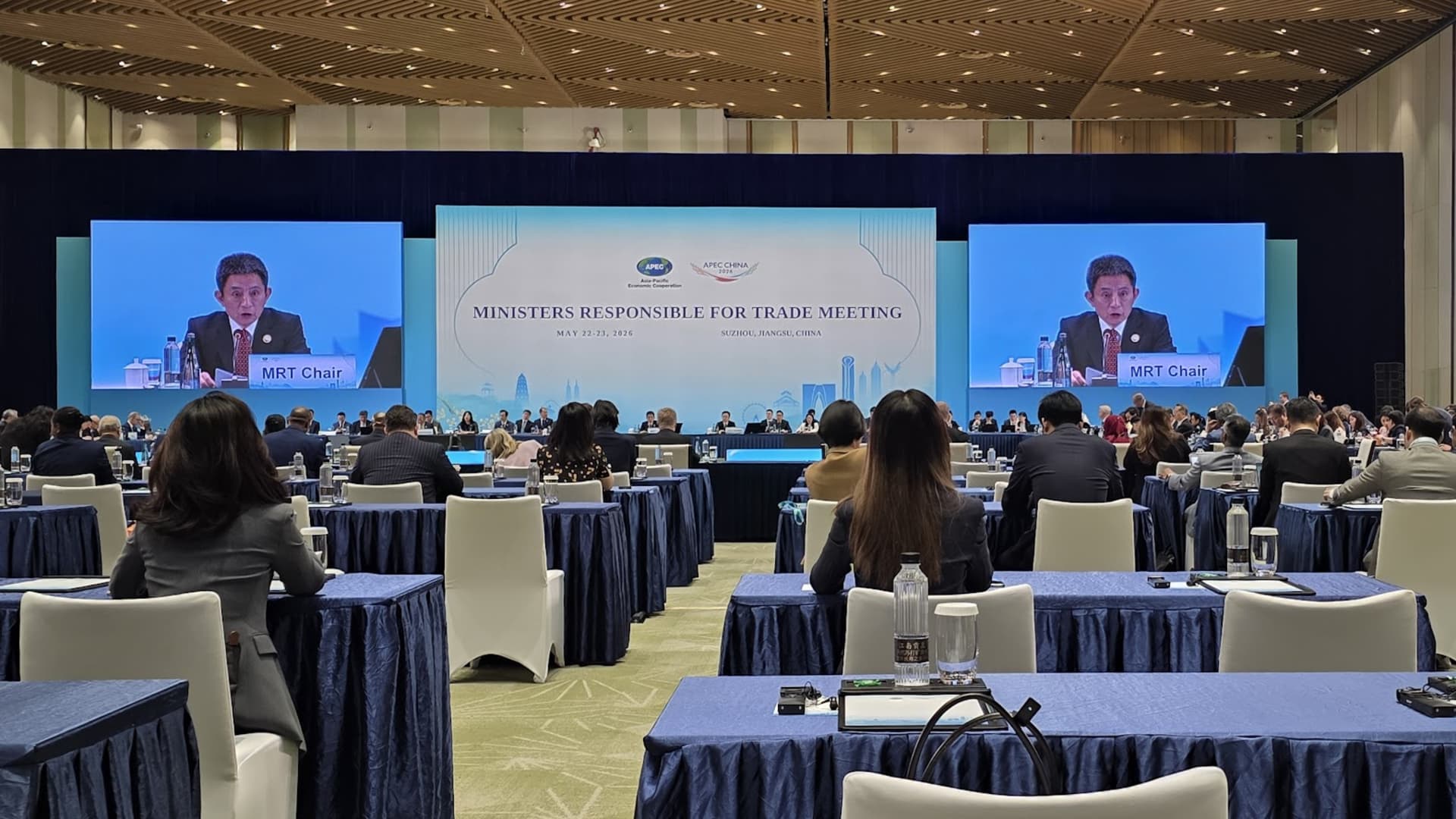 China calls for APEC cooperation as commerce minister skips opening
