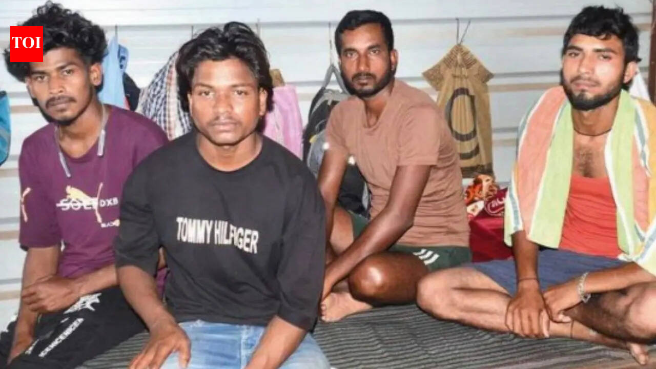 Mp Boat Tragedy: MP boat tragedy: How labourers risked lives, formed human chain and saved dozens of lives | Bhopal News
