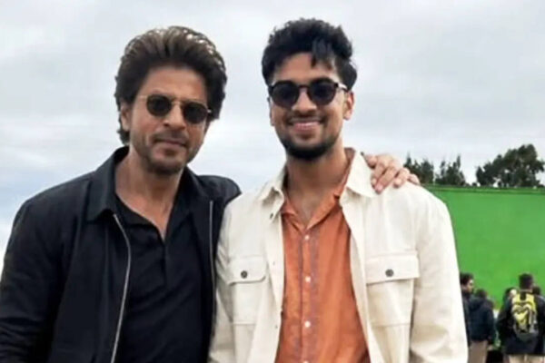 Shah Rukh Khan: 'King': Shah Rukh Khan ditches grey look, sports darker hair during South Africa schedule - PICS |