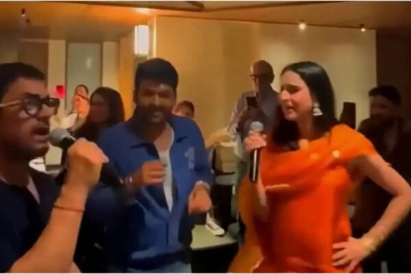 Kapil Sharma: Aamir Khan croons 'Aati Kya Khandala' as he joins Kapil Sharma for impromptu singing night at 'Daadi Ki Shaadi' screening - Video | Hindi Movie News
