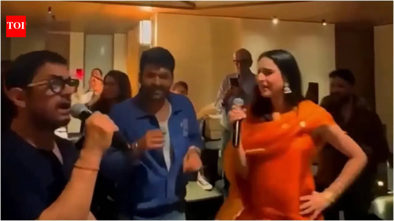 Kapil Sharma: Aamir Khan croons 'Aati Kya Khandala' as he joins Kapil Sharma for impromptu singing night at 'Daadi Ki Shaadi' screening - Video | Hindi Movie News