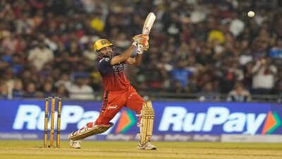 Bhuvneshwar Singh: Watch: Bhuvneshwar Kumar’s first IPL six in 10 years that broke Mumbai hearts | Cricket News