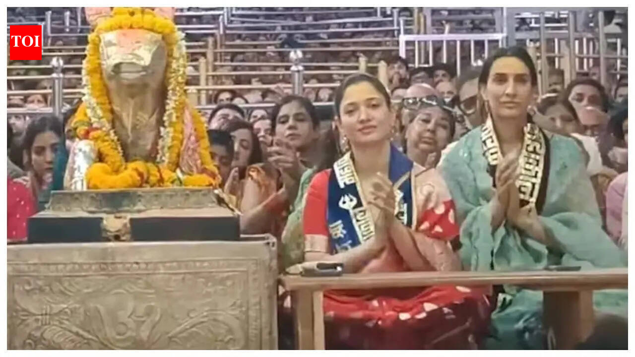 Mahakaleshwar Temple: Tamannaah Bhatia visits the Mahakaleshwar temple and seeks spiritual refuge during morning aarti - Watch |
