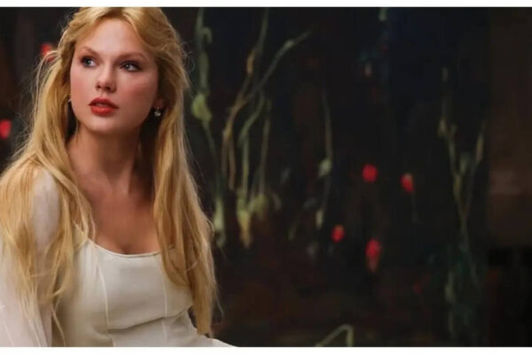 Taylor Swift: Bride-to-be Taylor Swift steps out in white on New York dinner date; creates fan-frenzy outside restaurant - WATCH |