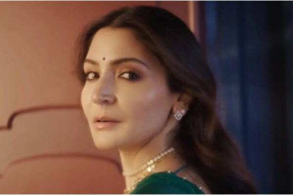 Anushka Sharma's comeback divides social media; Netizens defend the actress as some fans call her 'unrecognizable' | Hindi Movie News