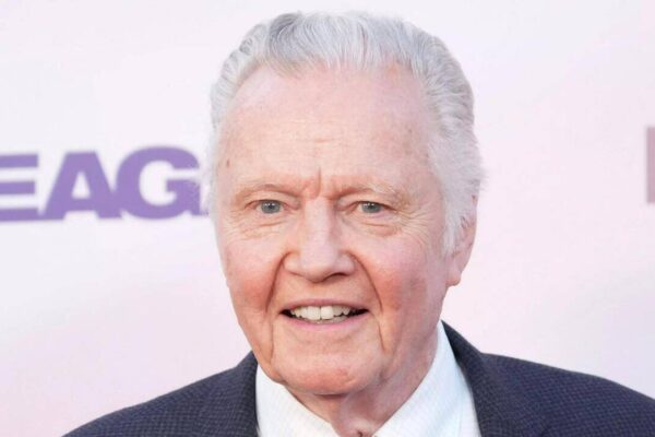 Angelina Jolie's father Jon Voight pleads to see actress one last time before she quits LA amid Cecil B. DeMille estate listing | English Movie News