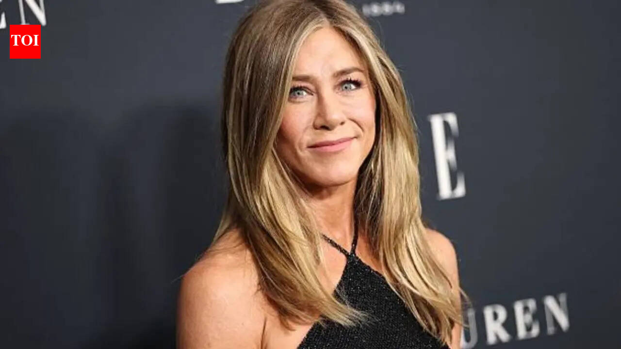 Jennifer Aniston issues fans with 'think before you bang' warning for throwback pictures from 'Horrible Bosses' and 'Friends'