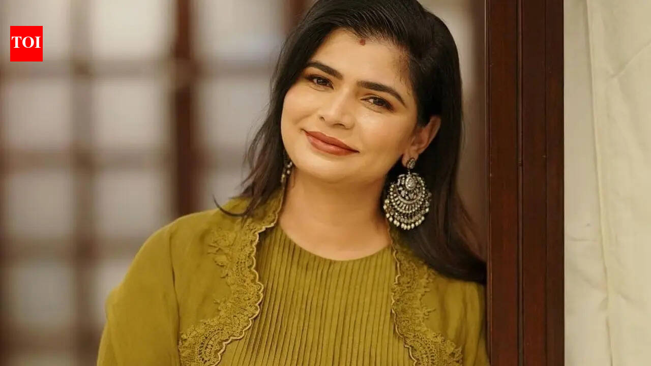 Chinmayi Sripada on how dubbing for Trisha in Suriya's 'Karuppu' triggered Vijay's 'Leo' memories