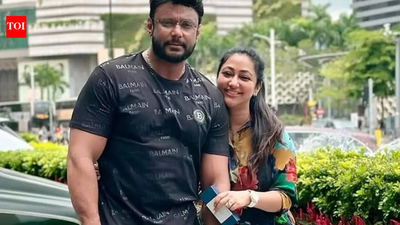 Darshan Thoogudeepa meets wife Vijayalakshmi and son in Jail; Emotional Kannada actor DID NOT eat friuits brought by family