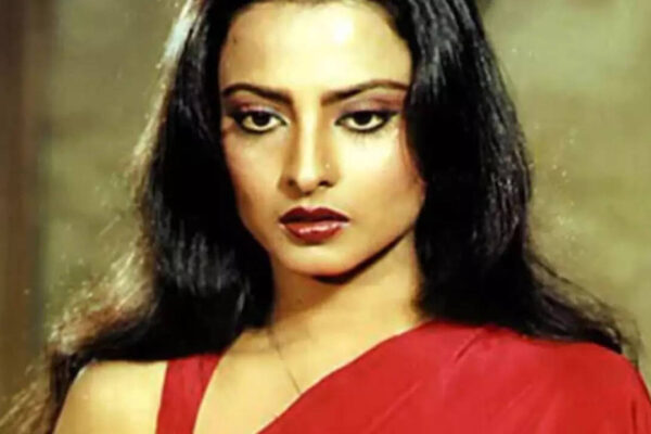 Rekha Amitabh Bachchan Love Story: When Rekha admitted being in love with Amitabh Bachchan: 'Why should I be singled out?' | Hindi Movie News