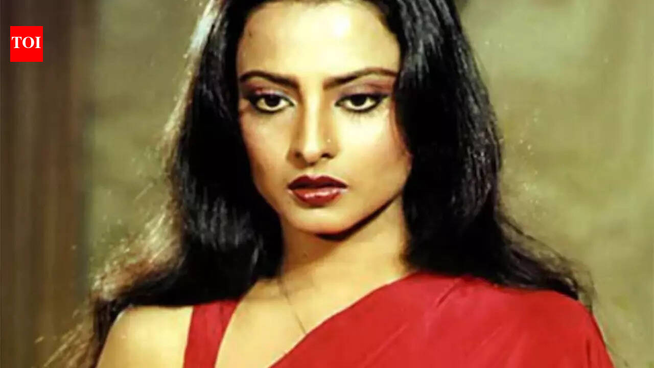 Rekha Amitabh Bachchan Love Story: When Rekha admitted being in love with Amitabh Bachchan: 'Why should I be singled out?' | Hindi Movie News