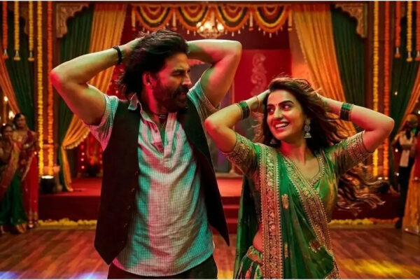 Welcome To The Jungle: Netizens love 'Ghis Ghis Ghis' from 'Welcome To The Jungle'; Akshay Kumar and Akshara Singh dance their heart out | Hindi Movie News