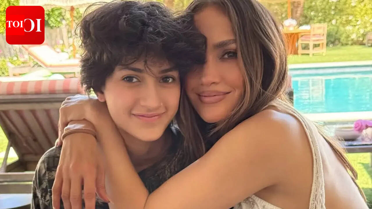 Jennifer Lopez's child Emme graduates as Oskar Muniz; Ben Affleck and Jennifer Garner's son Samuel attends ceremony - PICS |