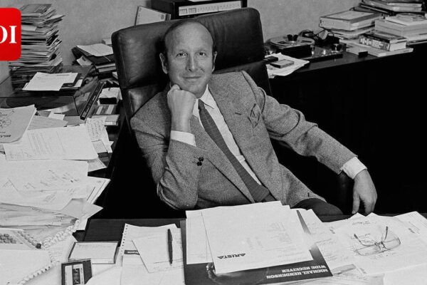 Clive Davis Hospitalization: 94-year-old music executive Clive Davis hospitalized in New York for upper respiratory infection | English Movie News