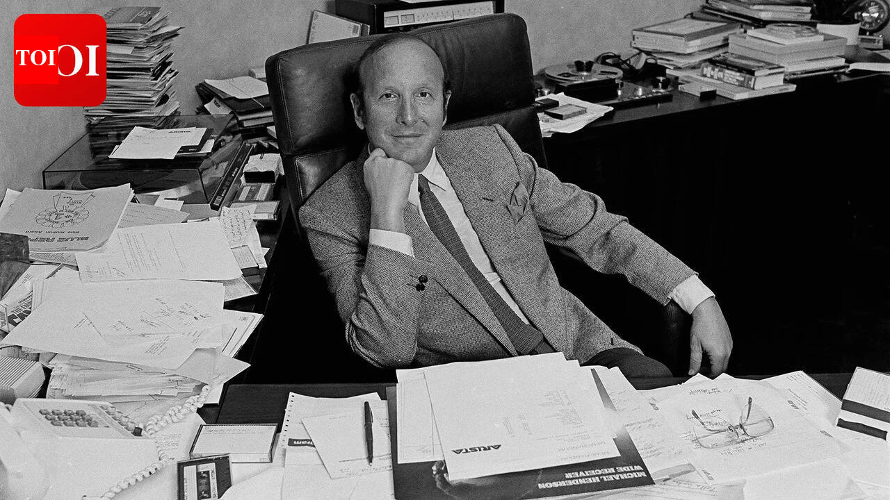 Clive Davis Hospitalization: 94-year-old music executive Clive Davis hospitalized in New York for upper respiratory infection | English Movie News