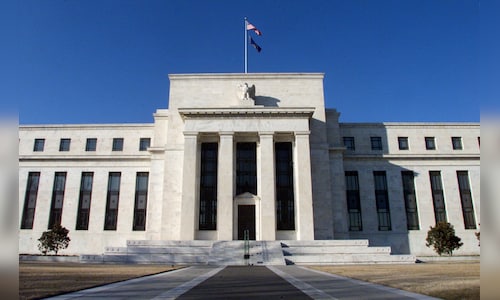 Fed minutes show more officials warning of rate-hike scenario