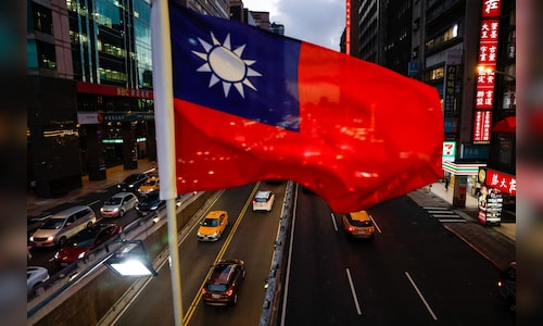 Taiwan’s $286 billion pension fund trims its US dollar exposure as volatility rises