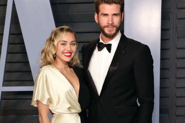 Miley Cyrus’ alleged leaked DMs with Liam Hemsworth are breaking the Internet right now