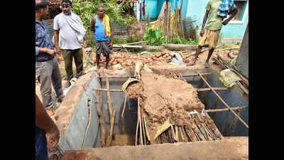 6 die after ‘inhaling toxic fumes’ in under-construction septic tank in Kalahandi dist | Bhubaneswar News