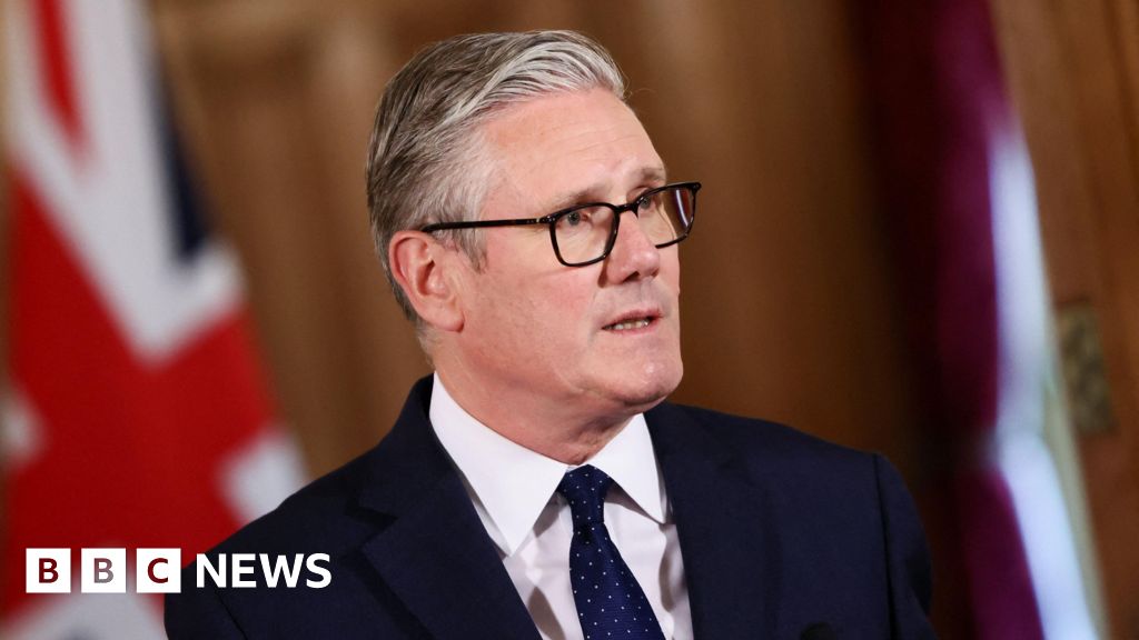 'Globalise the intifada' chant is racist, says Starmer