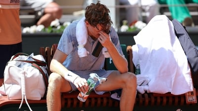 Jannik Sinner crashes out of Roland Garros, 30-match winning streak ends at hands of Juan Manuel Cerundolo