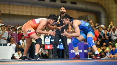 Feisty Vinesh goes down fighting but shows old spark on return