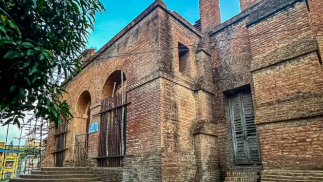 Clive House: One of Kolkata’s oldest colonial buildings and why history and architecture lovers can’t ignore it