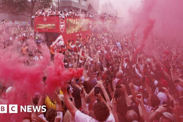 Arsenal fans turn streets red for victory parade