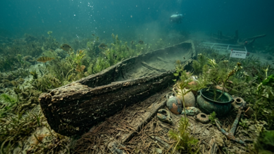 In 2022, a scuba diver’s discovery of a carved log led to an ancient native American canoe |