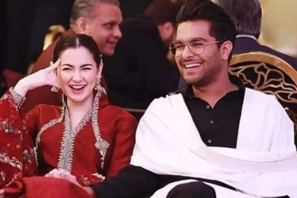 Is this a reunion clue? Hania Aamir wears a bandana embroidered with Asim Azhar’s name