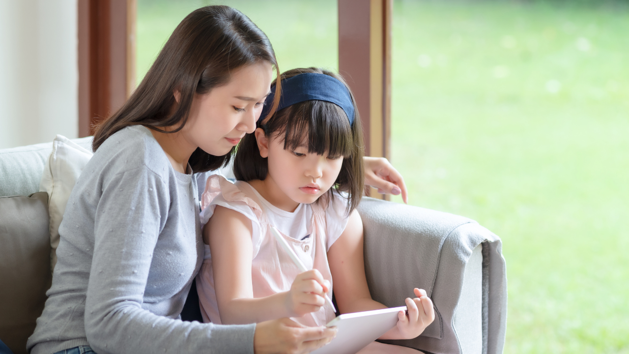 Psychiatrist reveals one thing parents should NOT do if they want to raise mentally strong kids: “You have to…”