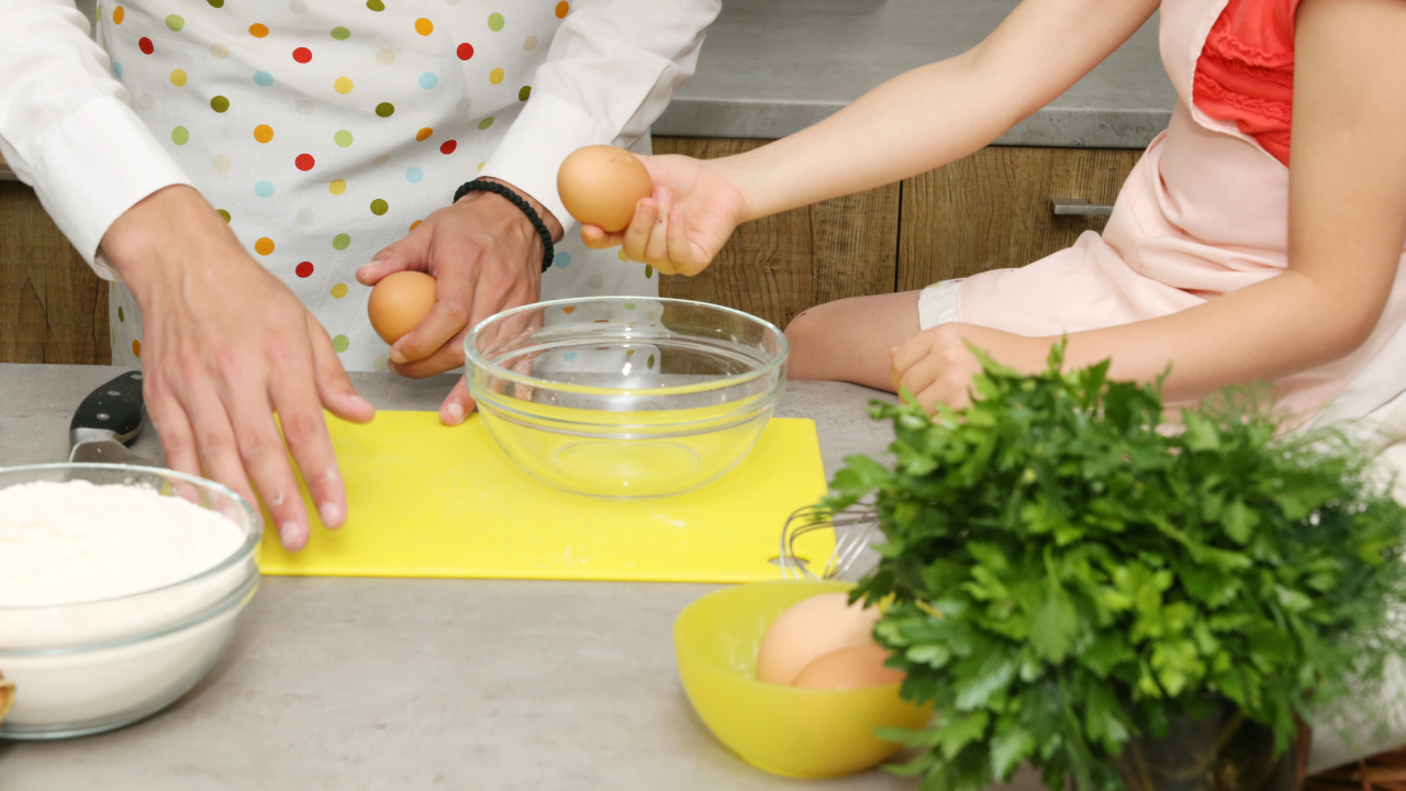 Working Parents: Juggling work duties and parenting? 7 small but meaningful ways working parents can spend quality time with children
