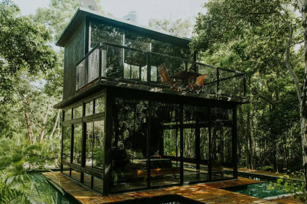 7 stunning glass houses worldwide that redefine modern living and architectural beauty