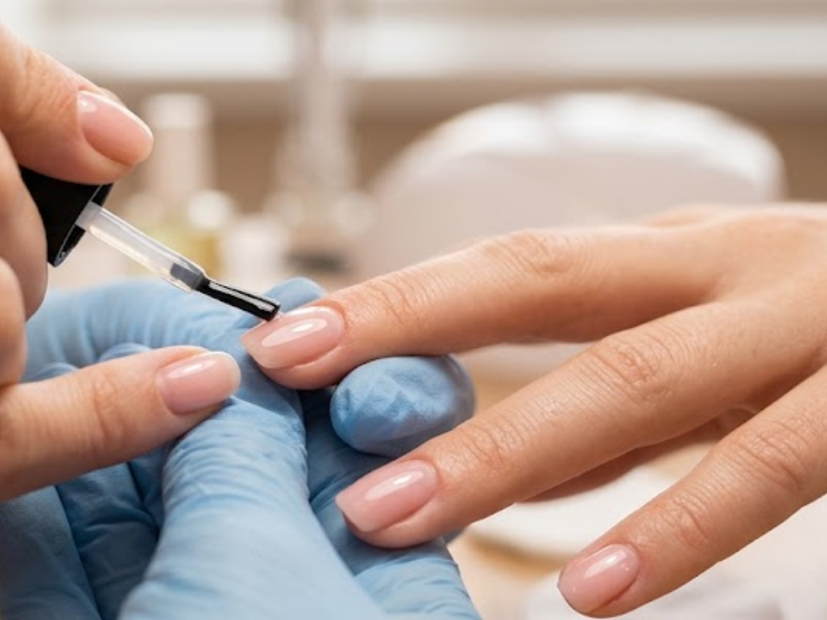 Long nails, no problem: How to use your phone with ease |