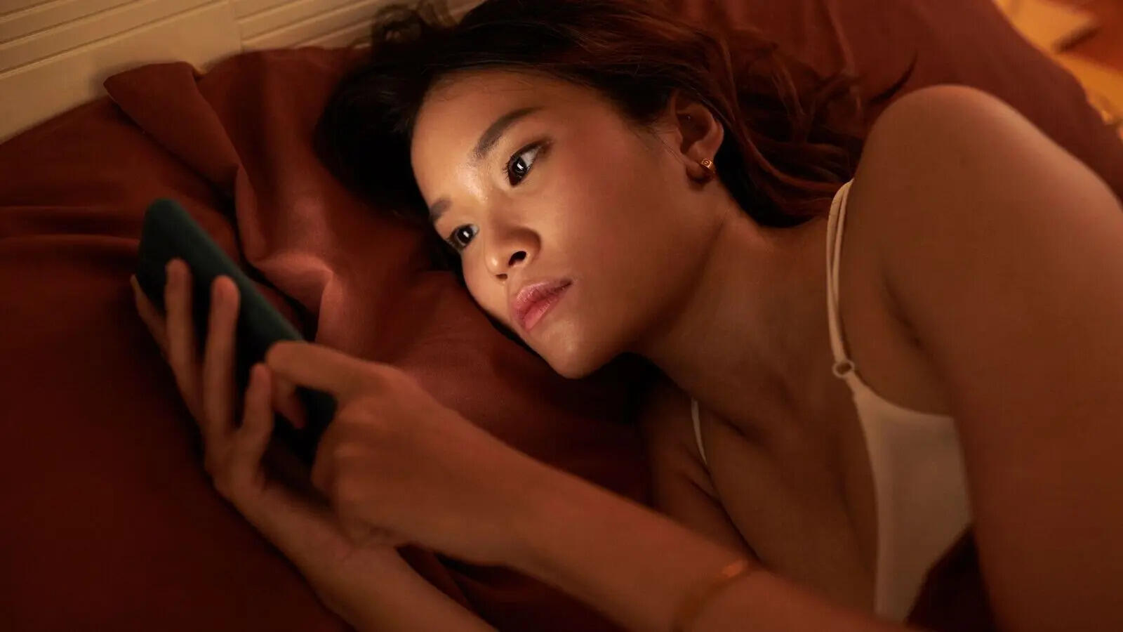 Could excessive screen time be quietly damaging your brain? Neurologists explain the hidden risk of cognitive decline