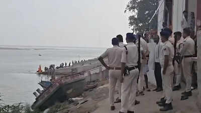Several feared dead after boat carrying 14 overturns in Ganga near Patna; 2 bodies recovered | Patna News