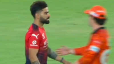 No handshake! Virat Kohli completely ignores Travis Head after RCB vs SRH IPL 2026 game - Watch | Cricket News