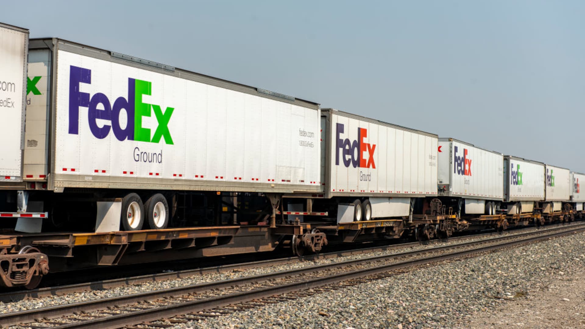 Stocks making the biggest moves midday: SMCI, CBRL, HOOD, FDXF