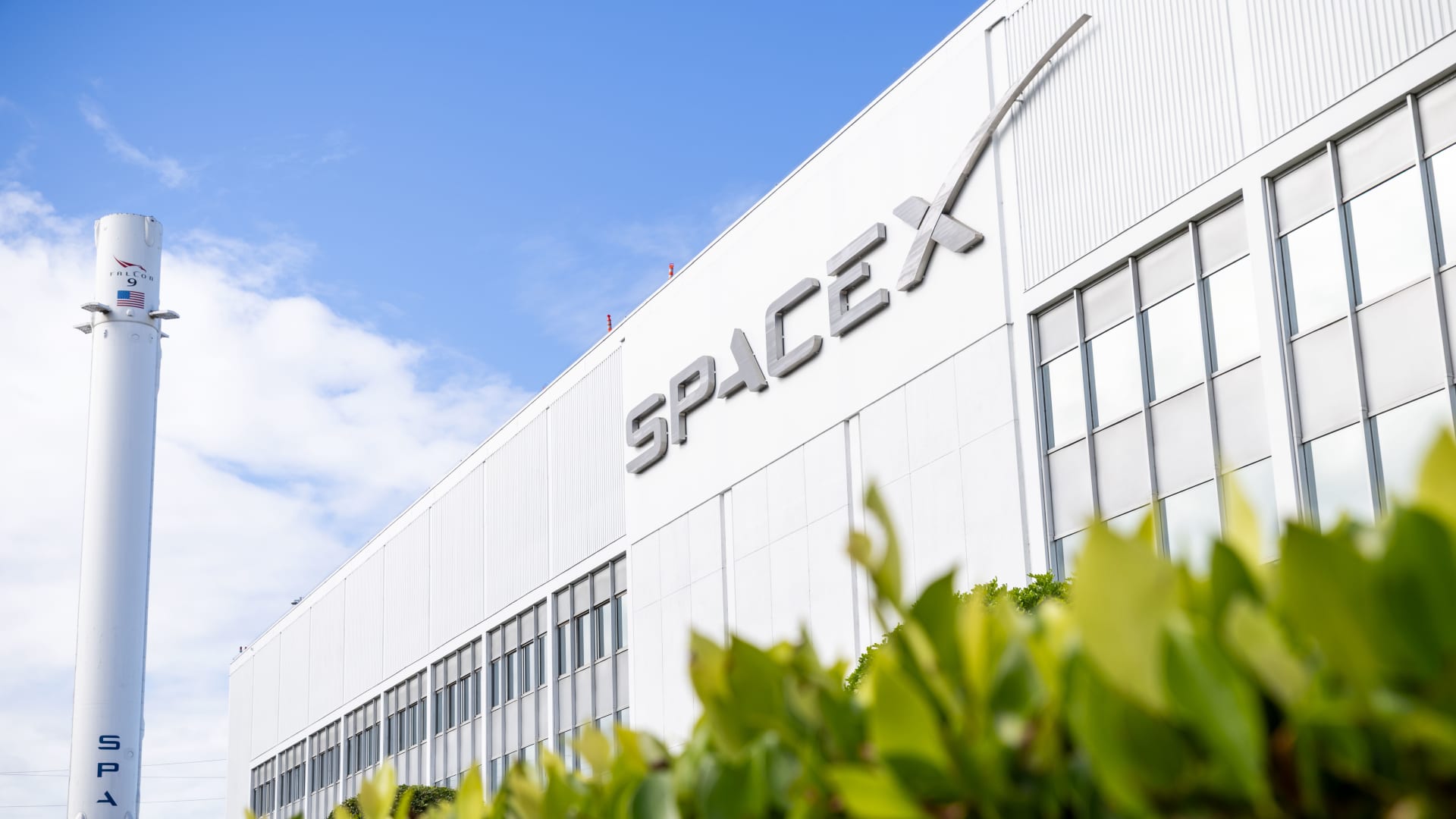 SpaceX to close above $2 trillion market cap on its debut, traders say