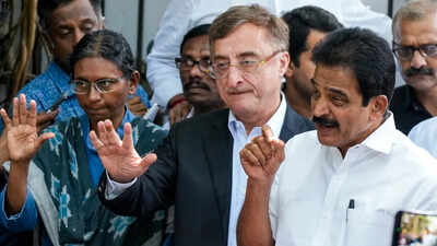Congress delegation meets EC over Natarajan row | India News