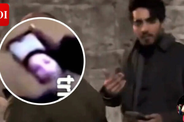 Ahaan Panday: Was Ahaan Panday on video call with Aneet Padda in viral clip from UK film sets? - WATCH | Hindi Movie News