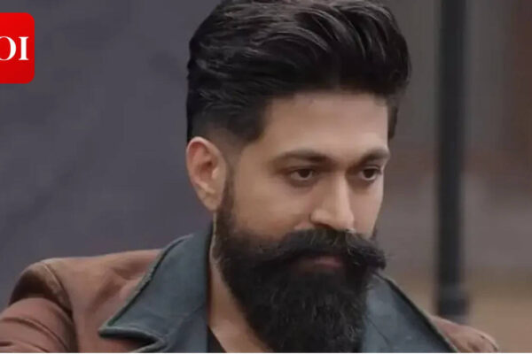 Yash: 'KGF’ star Yash takes time off busy schedule to connect with fan fighting cancer; watch the video here | Kannada Movie News