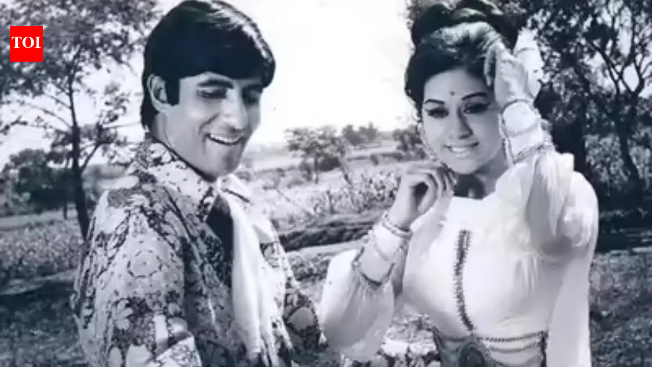 Aruna Irani: From being Amitabh Bachchan's heroine to doing item songs for Rs 2500, Aruna Irani opens up on her journey: 'I did it with courage' | Hindi Movie News