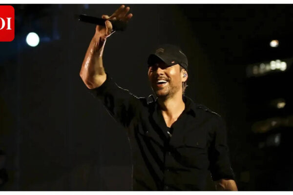 Enrique Iglesias SLAMMED for reposting video of kiss with fan; sparks split rumours with Anna Kournikova |