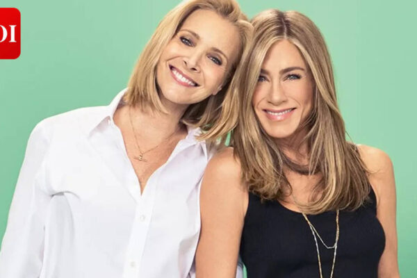 Lisa Kudrow FINALLY watches 'Friends' two decades after finale; praises Jennifer Aniston and calls Brad Pitt hilarious﻿ |