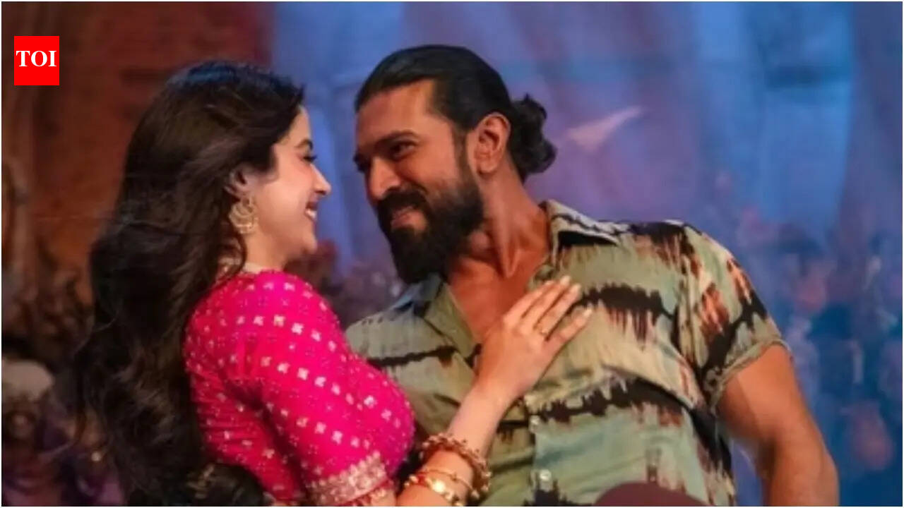 Peddi: ‘Ram Charan is s*xually lusting over her all the time’: Fans express disgust over objectification of Janhvi Kapoor in 'Peddi' | Hindi Movie News