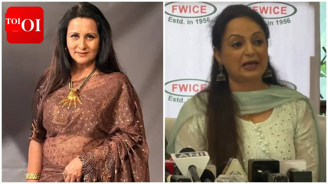 Poonam Dhillon expresses surprise over Upasana Singh’s presence at FWICE press conference amid Ranveer Singh's Don 3 row |