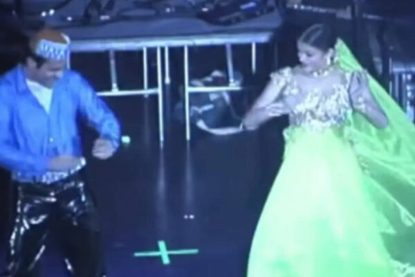 Aishwarya Rai, Akshaye Khanna's stage performance in Miami on 'Taal' song goes viral, netizens react - WATCH VIDEO | Hindi Movie News
