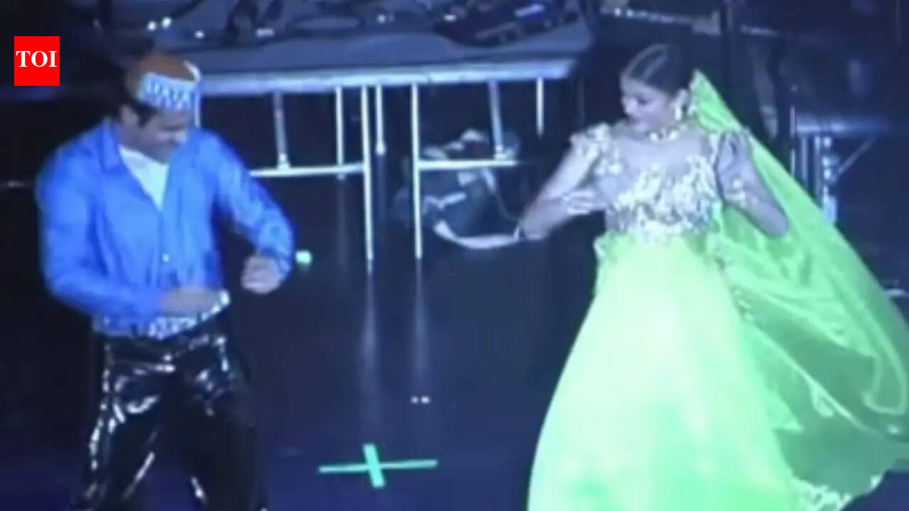 Aishwarya Rai, Akshaye Khanna's stage performance in Miami on 'Taal' song goes viral, netizens react - WATCH VIDEO | Hindi Movie News