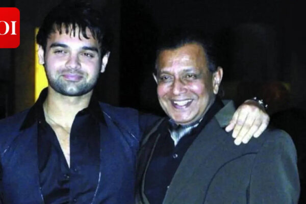 Mimoh Chakraborty: Mimoh recalls Mithun Chakraborty sleeping in parks and being chased by police: ‘After a National Award, he asked a reporter for food’ | Hindi Movie News